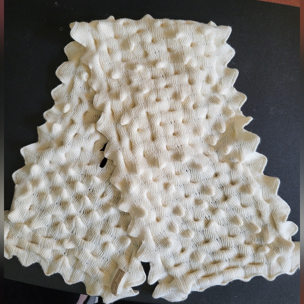Saint James Scarf